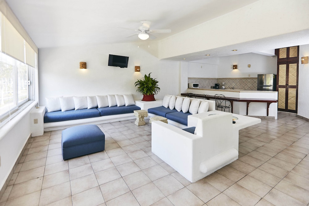 Suites Ixtapa Plaza 32/50