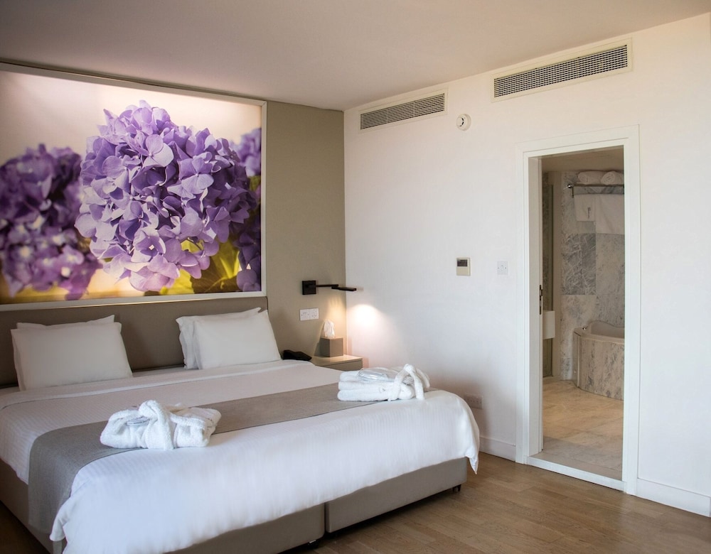 The Classic Hotel Nicosia - Handwritten Collection 25/62