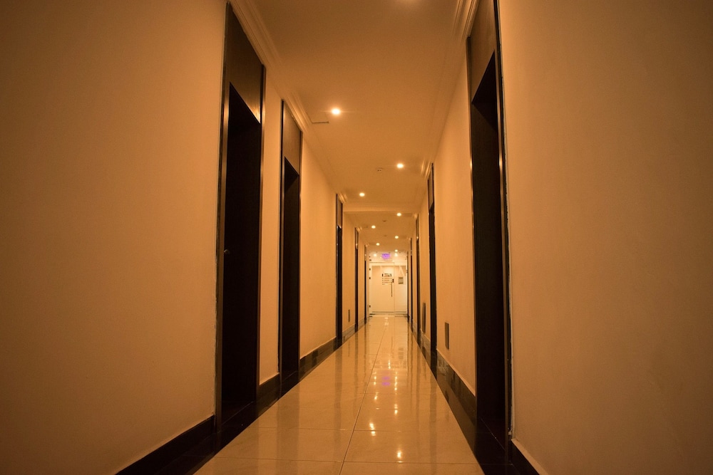 Atlantic Hotel And Suites 77/83