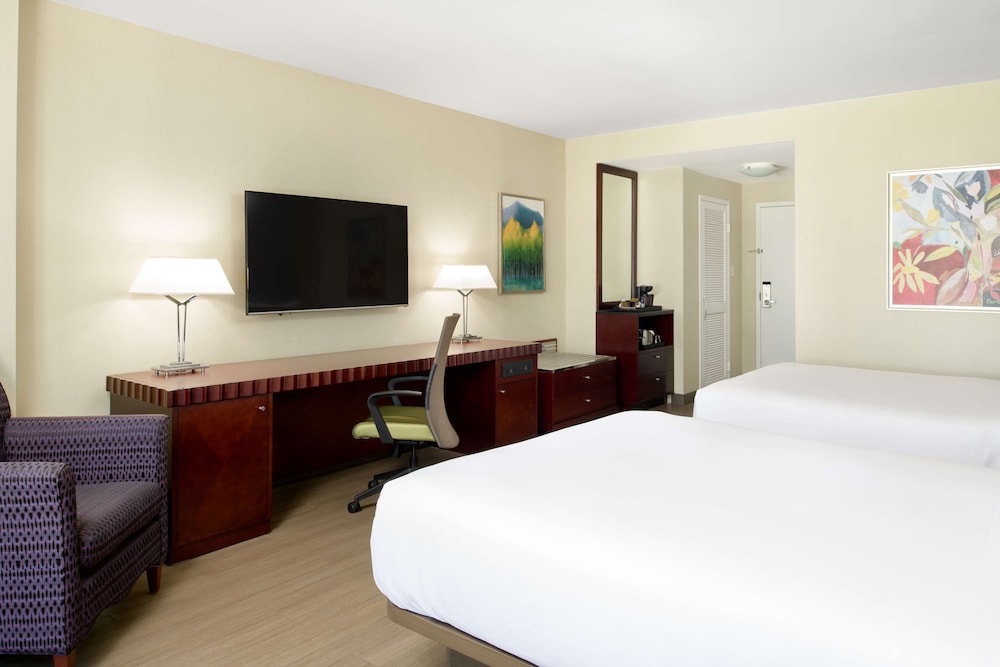 Hilton Charlotte Uptown (ex Hilton Charlotte Center City) 16/82