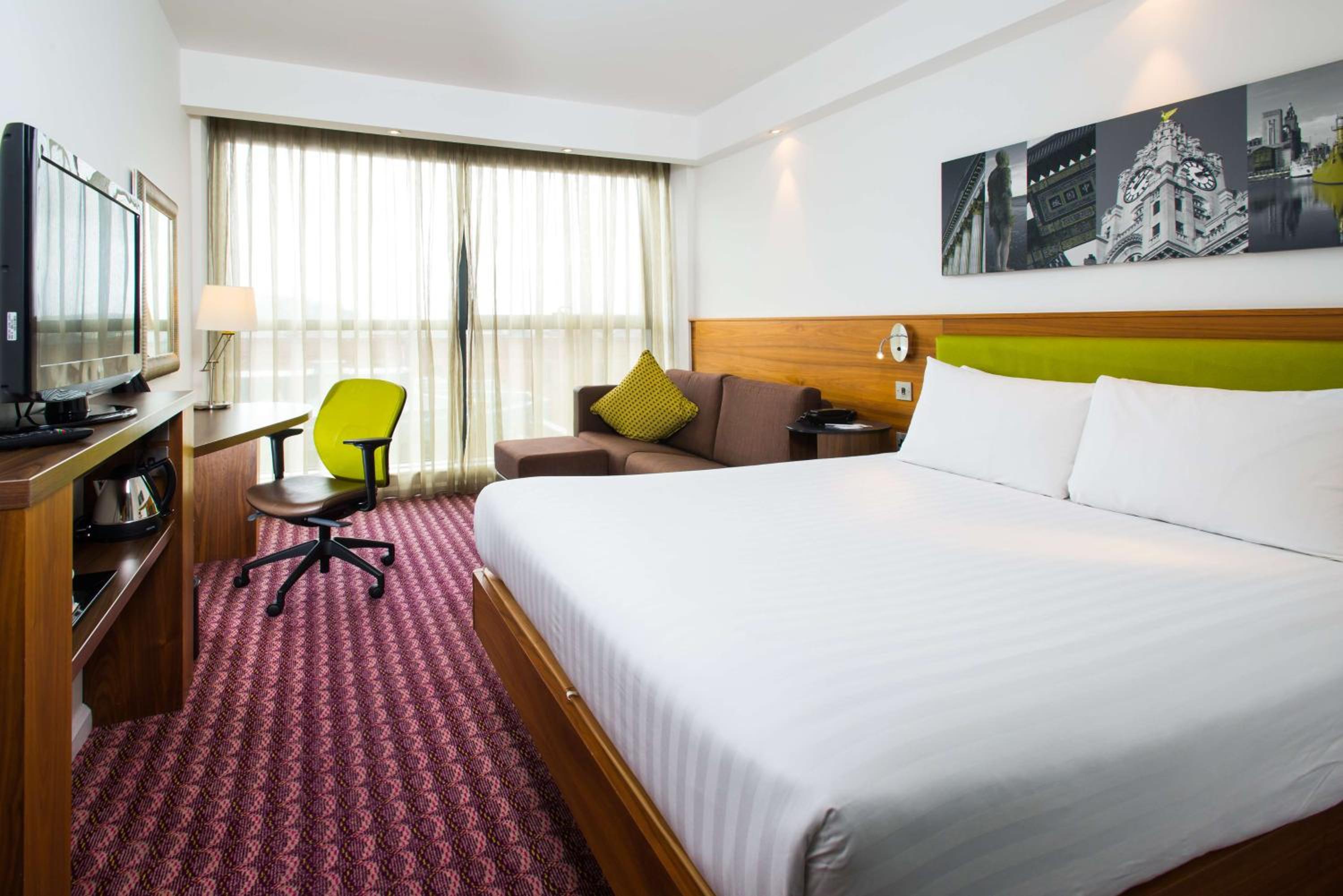 ROOM, QUEEN BED, ACCESSIBLE