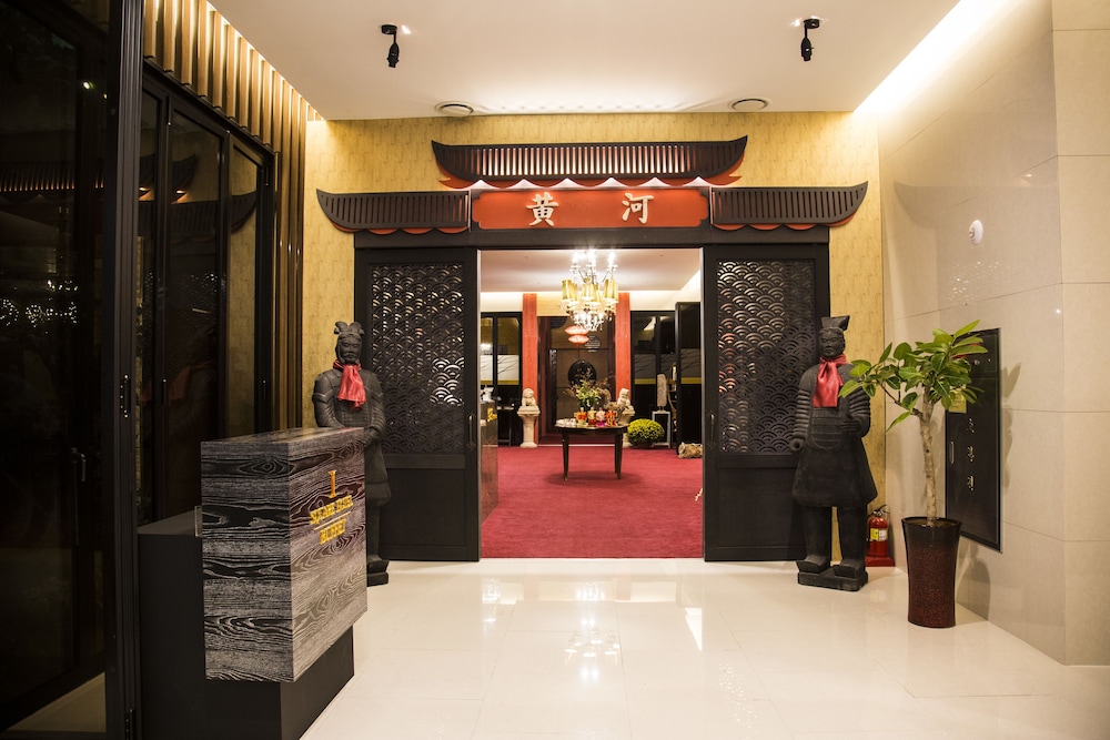 Isquare Hotel 9/50