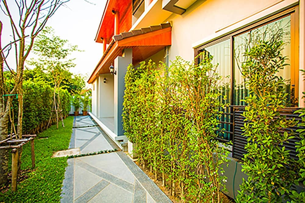 Aziss Boutique Hotel 51/54