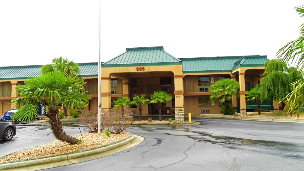 Super 8 by Wyndham Byron/South Macon 3/27