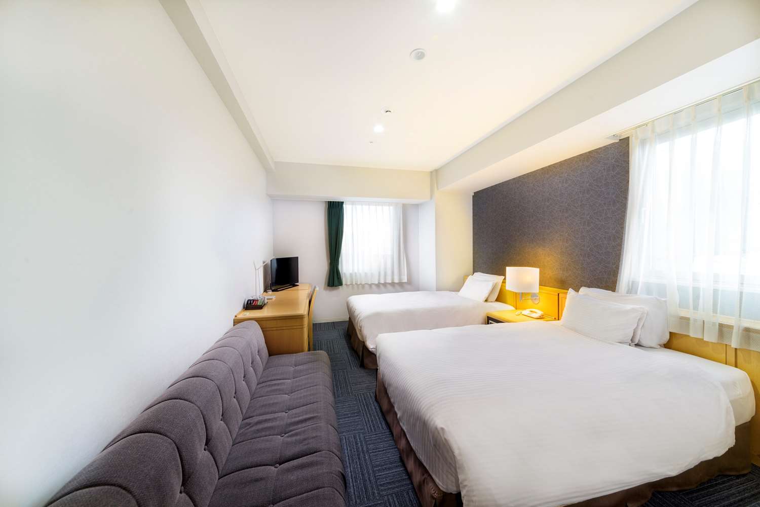 DELUXE, TWIN BEDS, SOFA