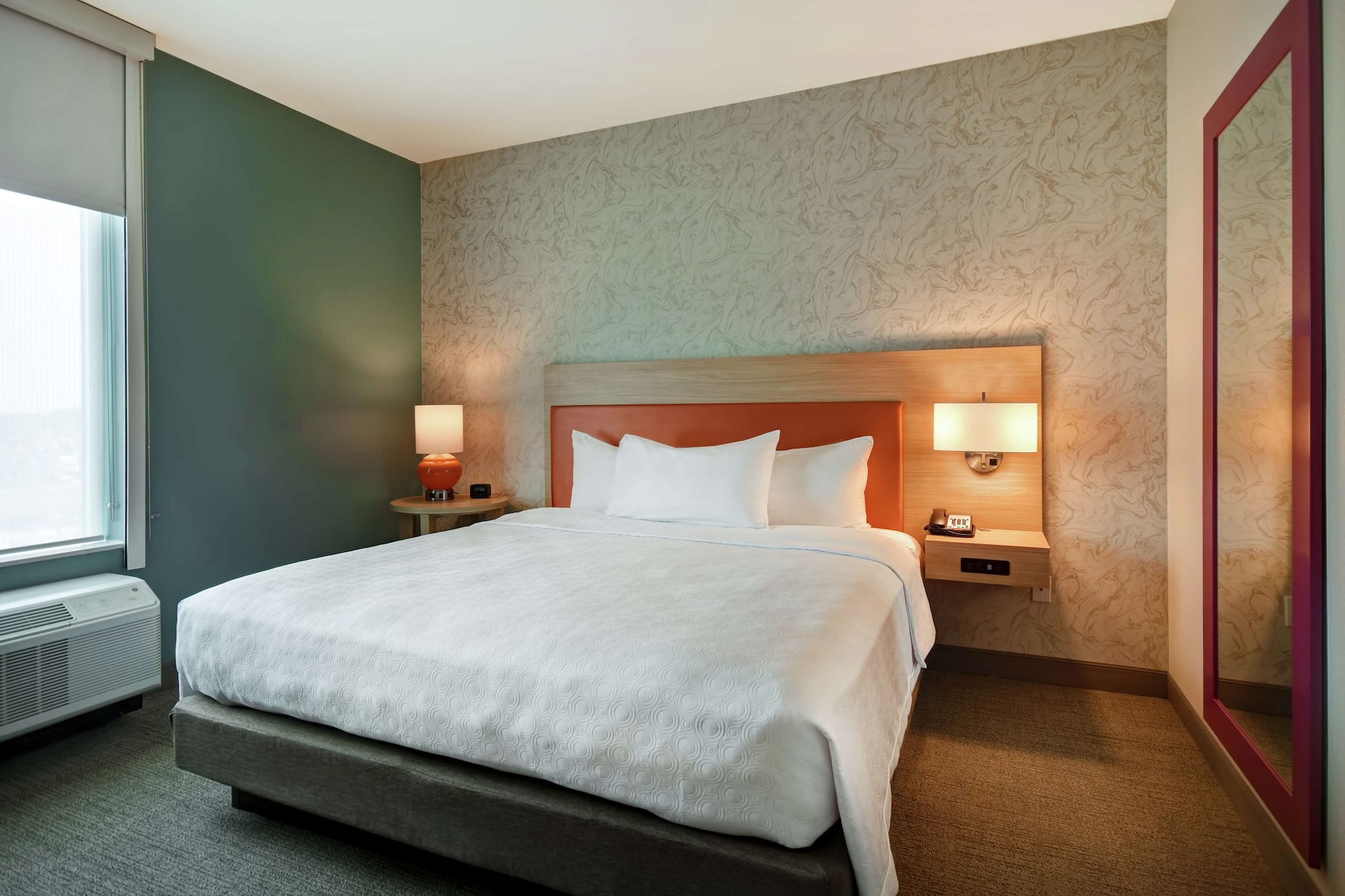 Studio, King Bed, Accessible
