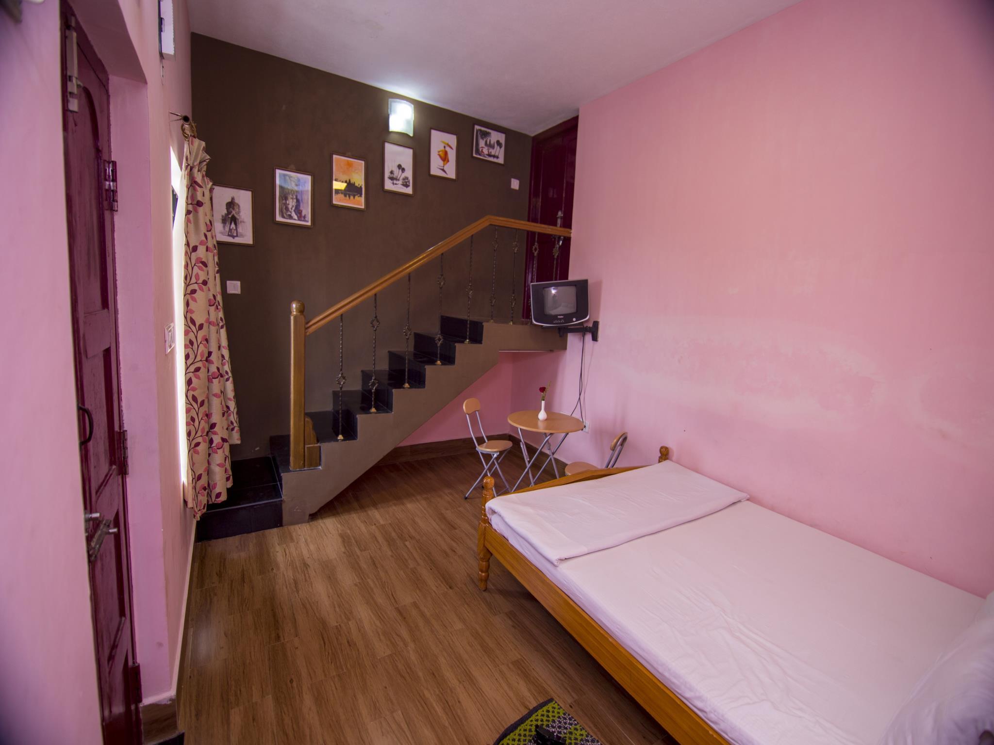 B's Hive Guest House 10/19
