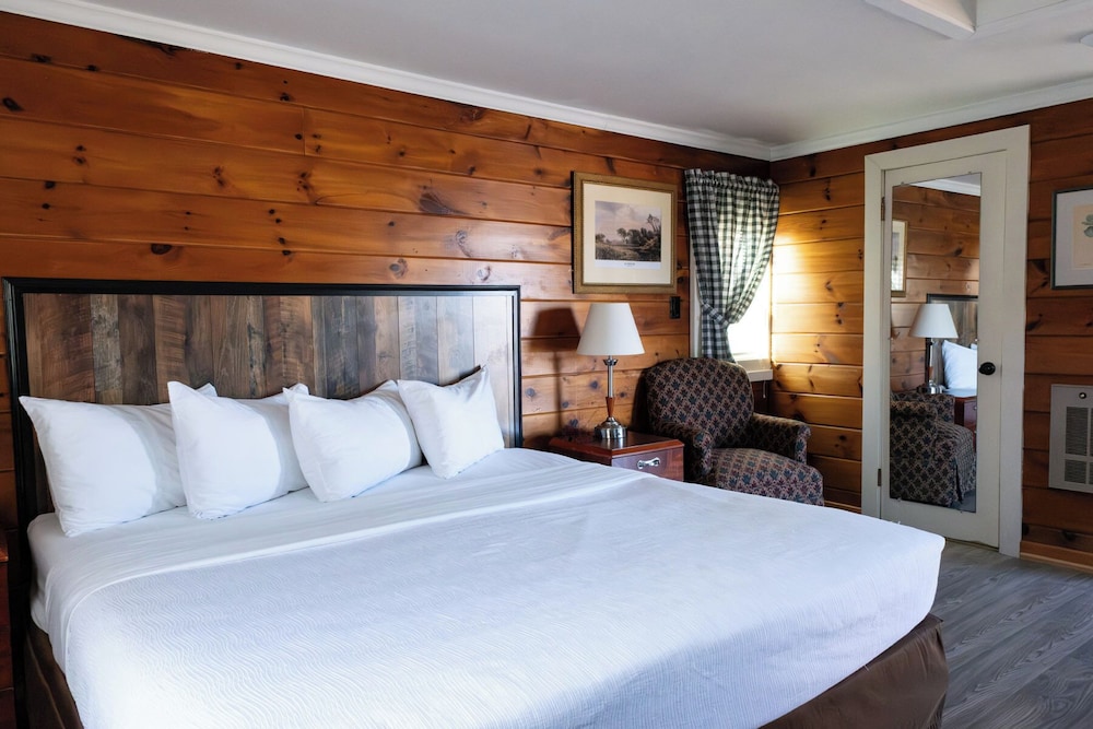 Fireside, Cabin, King Bed, Pet Friendly