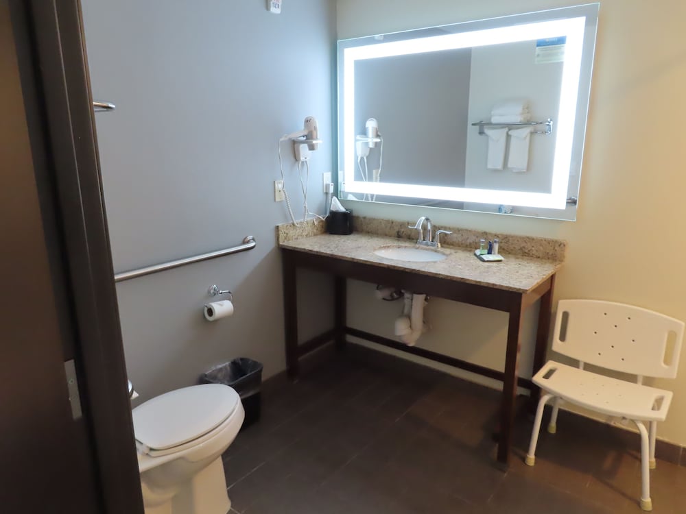 MainStay Suites Denver International Airport 40/44