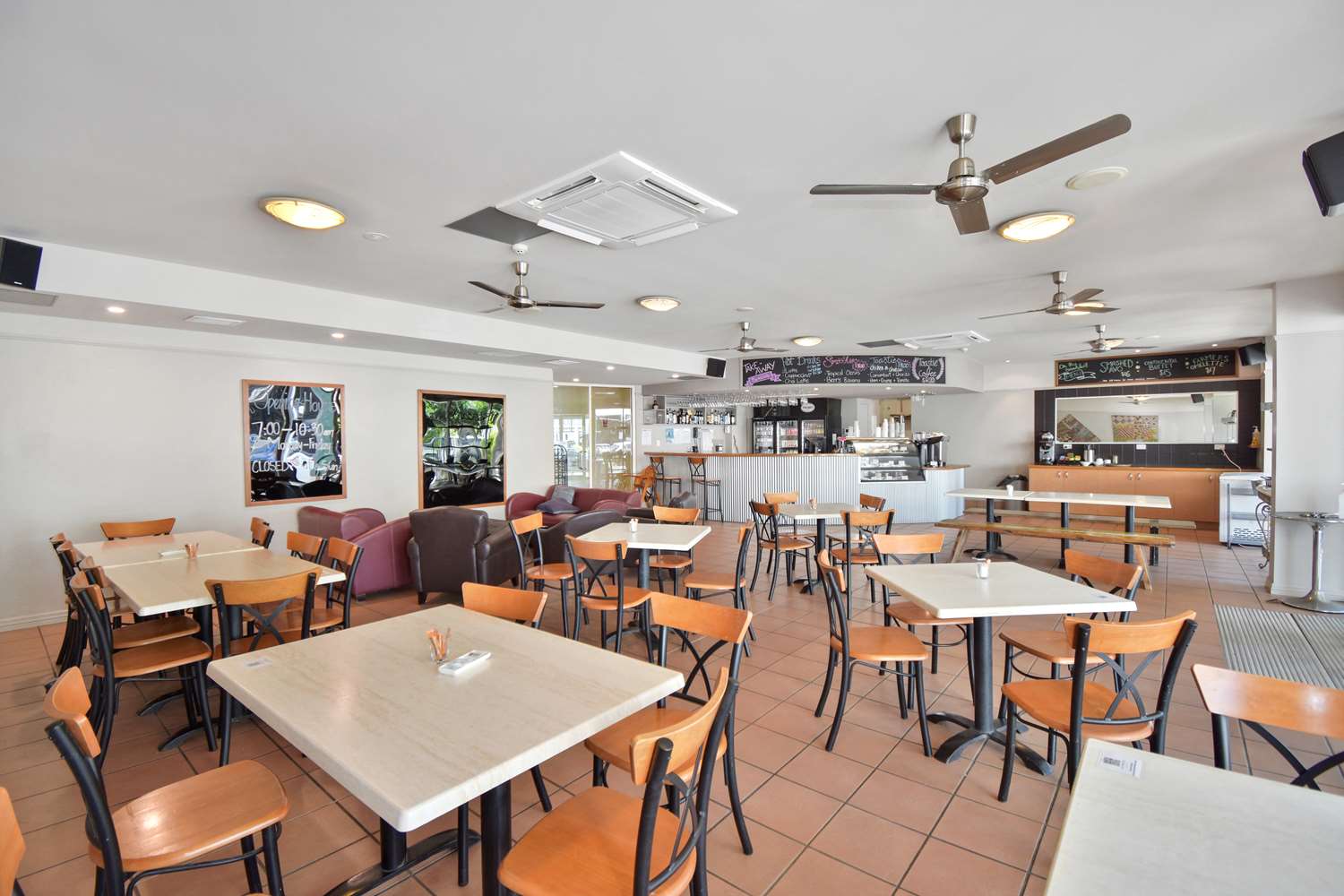 City Oasis Inn Townsville SureStay Collection by BW 27/39