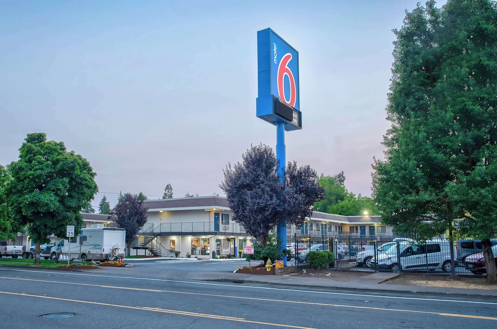 Motel6 Salem, OR 50/62