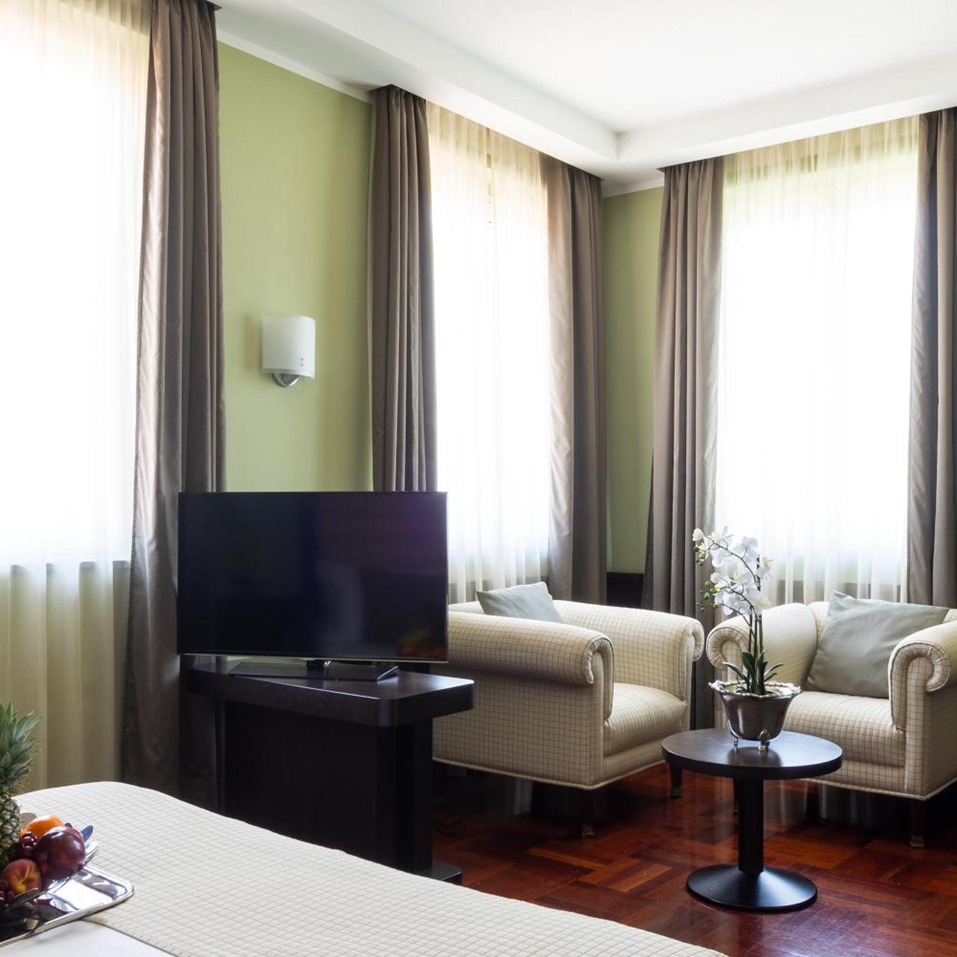 SILVER HOTEL 38/55