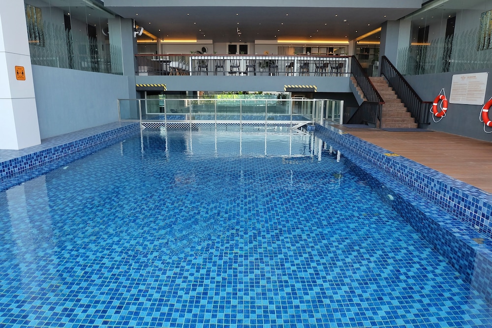 Grand Swiss-Belhotel Darmo 32/62