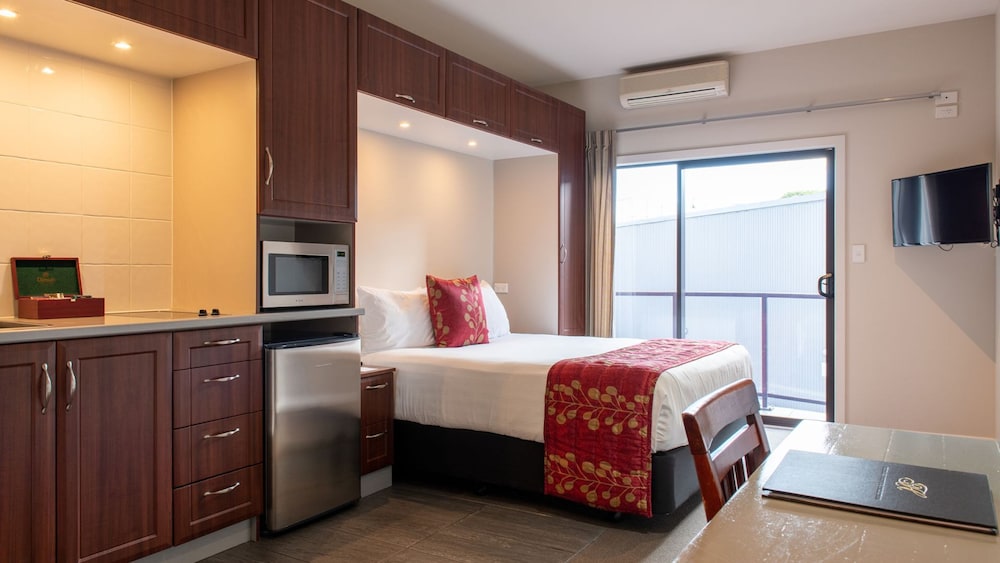 Portside Hotel 30/68