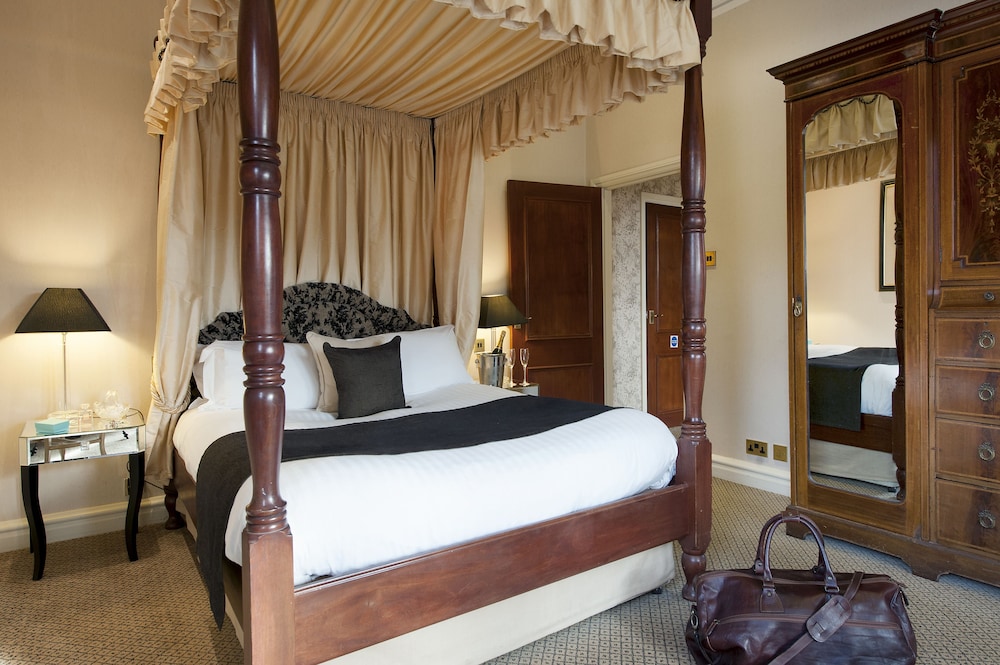 Careys Manor & Senspa 18/55
