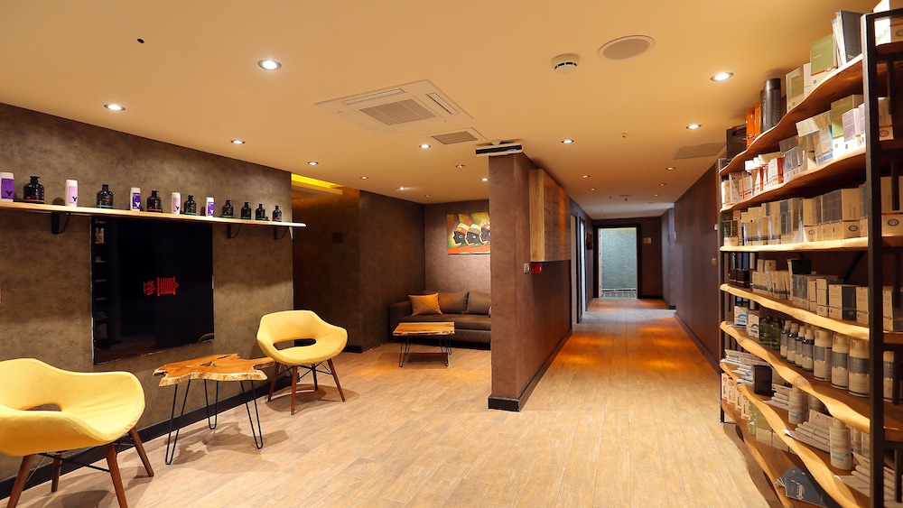 Q Hotel 17/34