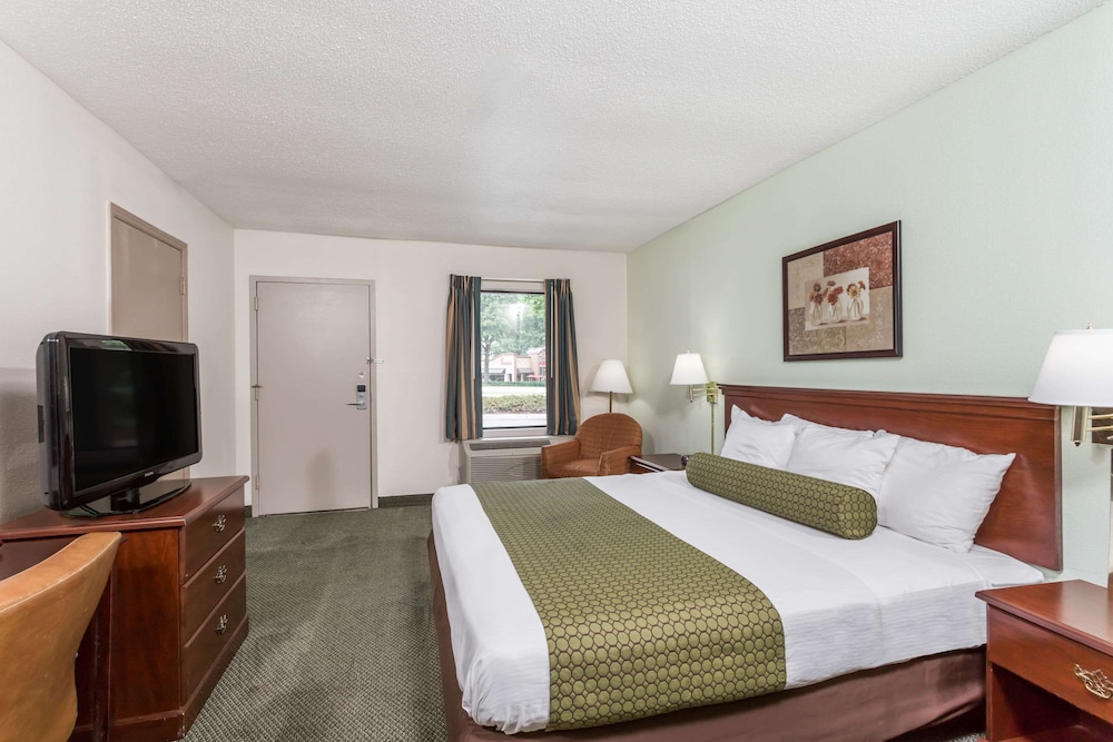 Days Inn by Wyndham Raleigh Glenwood Crabtree 19/52