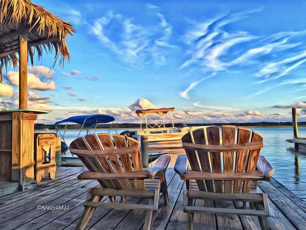 Snug Harbor Marina and Hotel 21/32