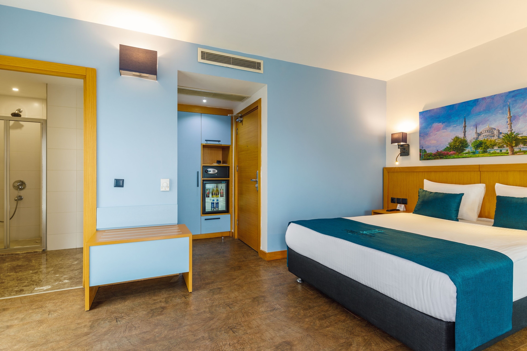 DELUXE, DOUBLE BED