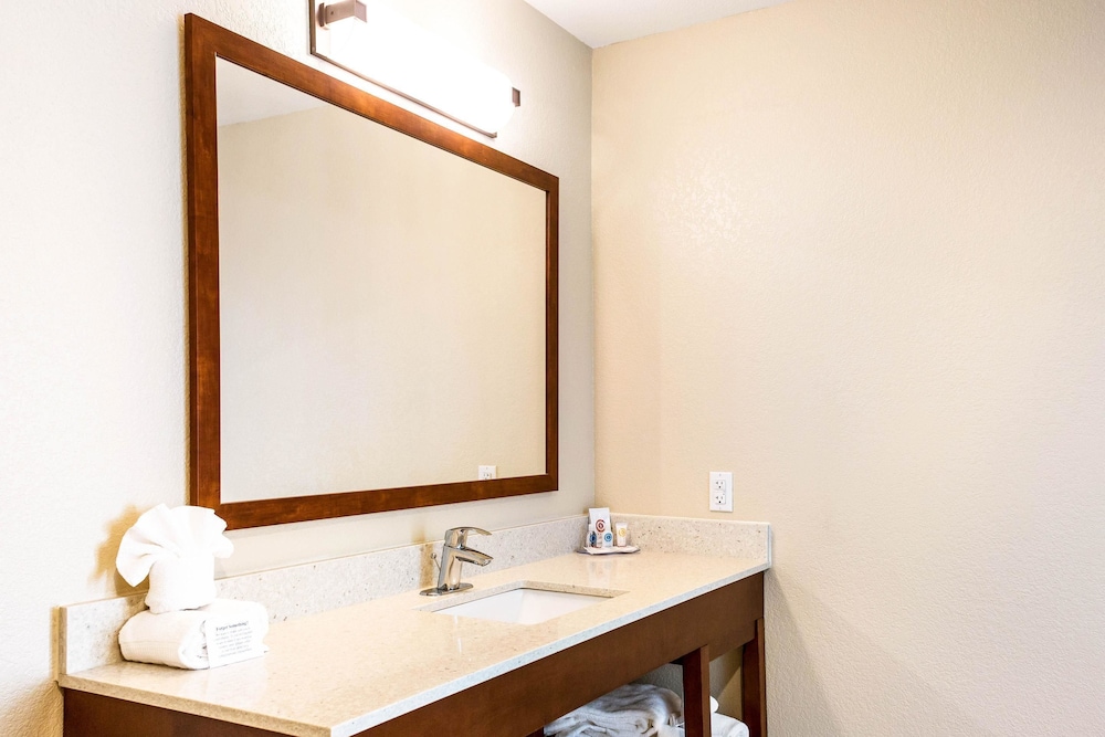 Comfort Inn and Suites Niagara Falls Blvd USA 36/36