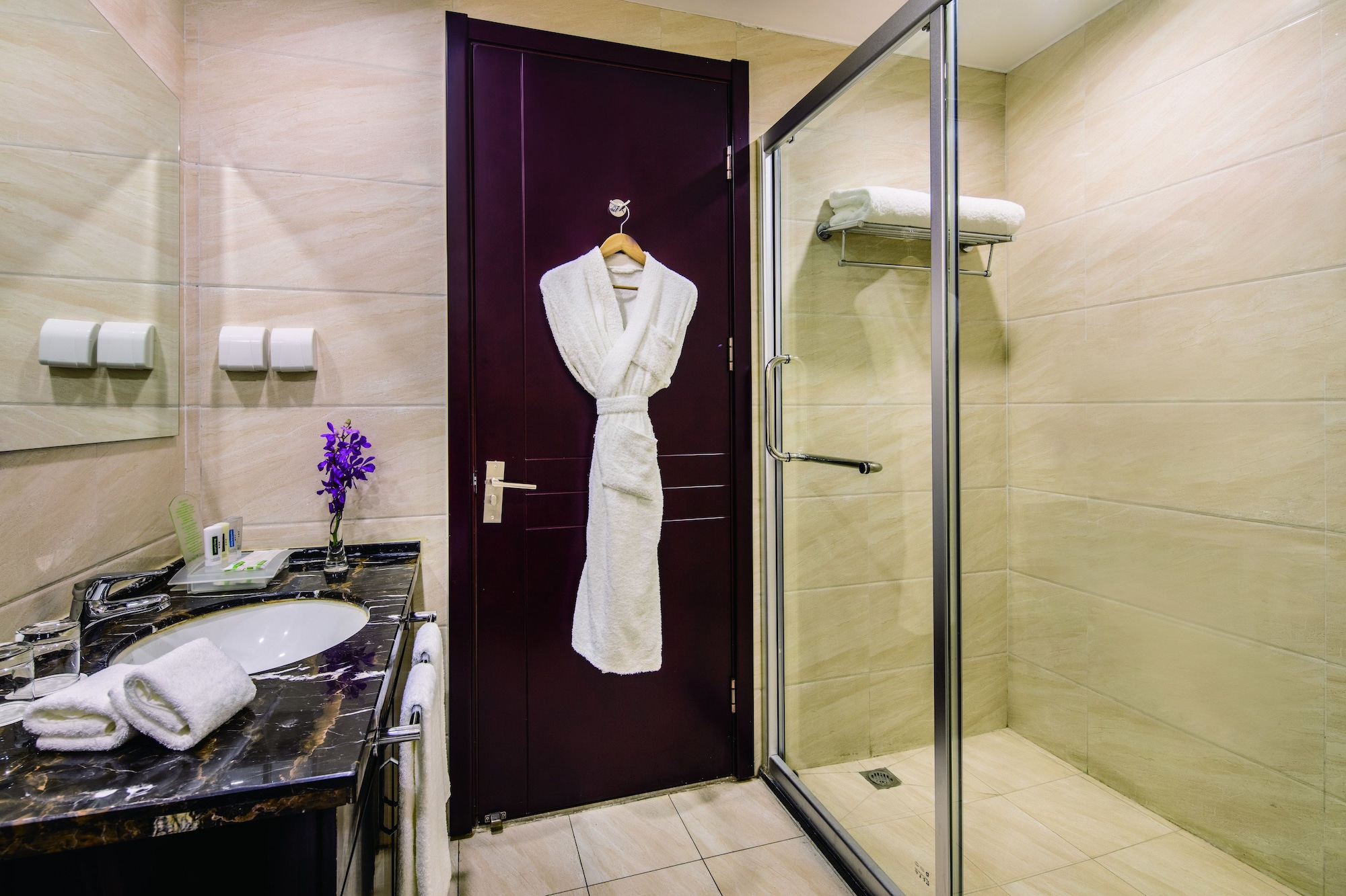 جناح بسرير كينج بمنطقة جلوس، HOLIDAY INN BEIJING AIRPORT ZONE 5/5