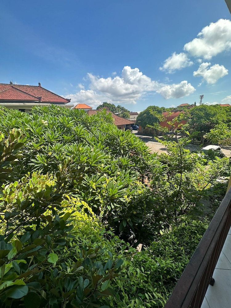 Sari Buana Bed Breakfast 58/62