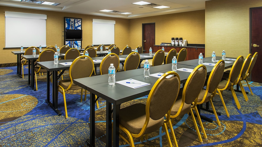 Holiday Inn Express Hotel And Suites Midland Loop 250 57/71