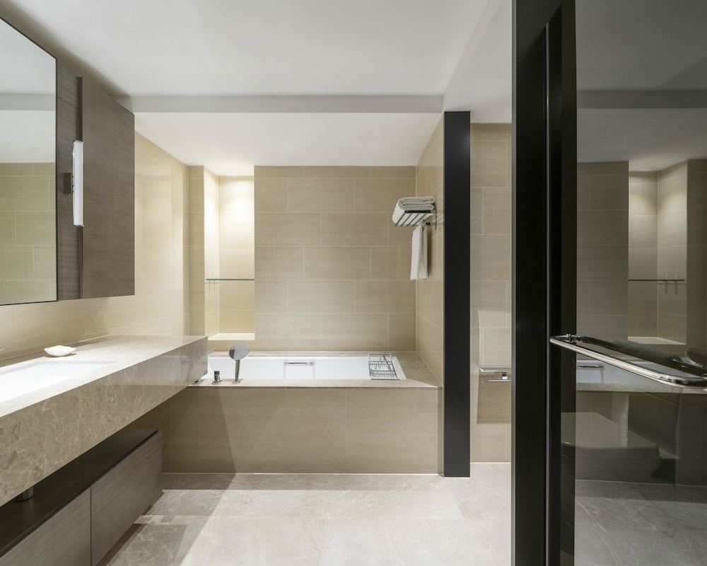 China World Hotel, Beijing, A Shangri-La Hotel 24/72