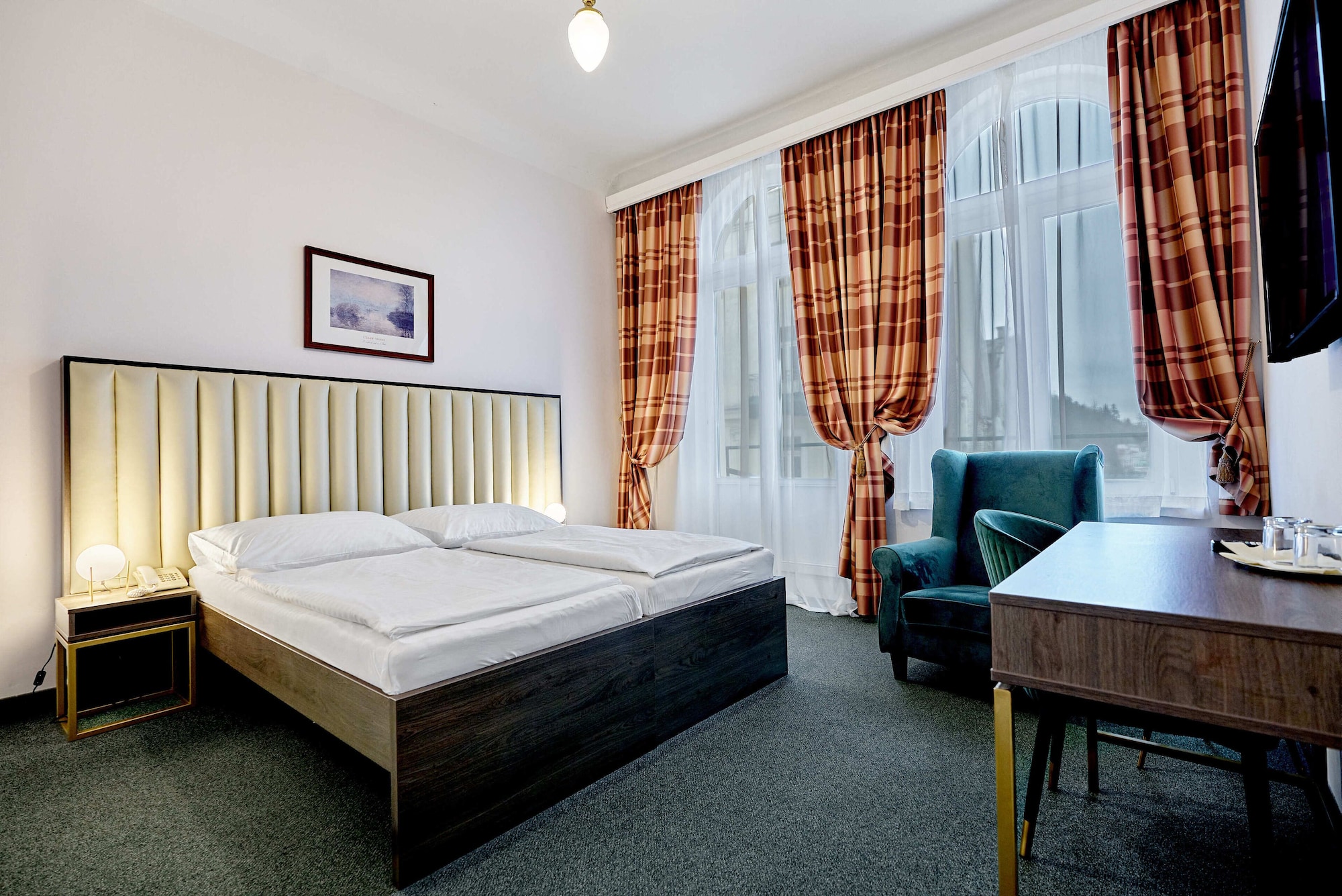 COMFORT, DOUBLE OR TWIN BED