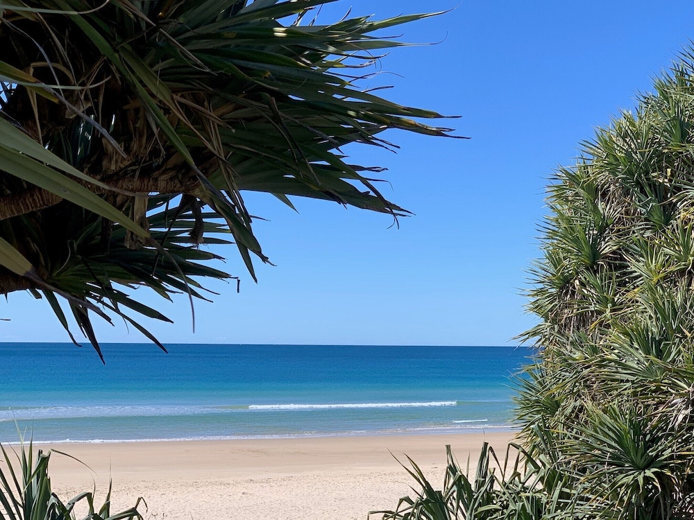 COOLUM BEACH GETAWAY RESORT 52/58