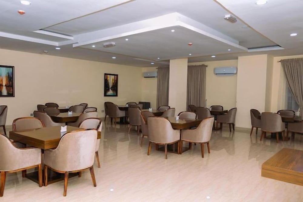 The Meridian Lodge 37/40