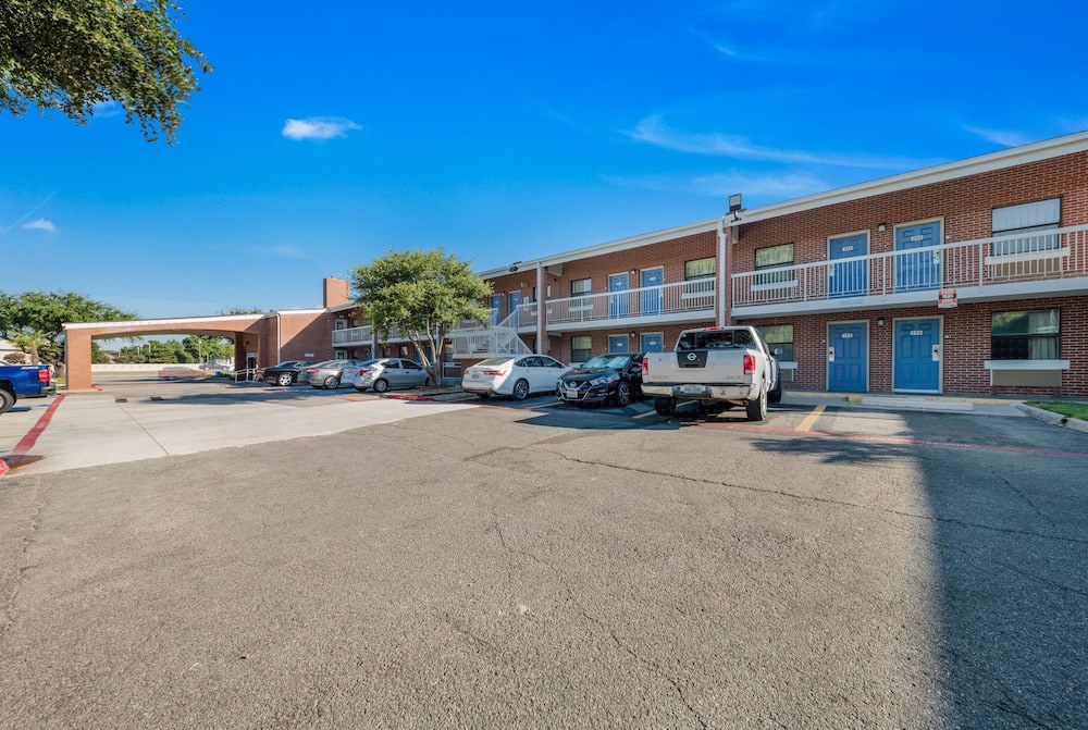 Motel6 Plano, TX - Plano Northeast 32/42