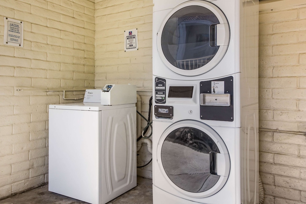 Studio6 Baytown, TX - Garth Road photo3