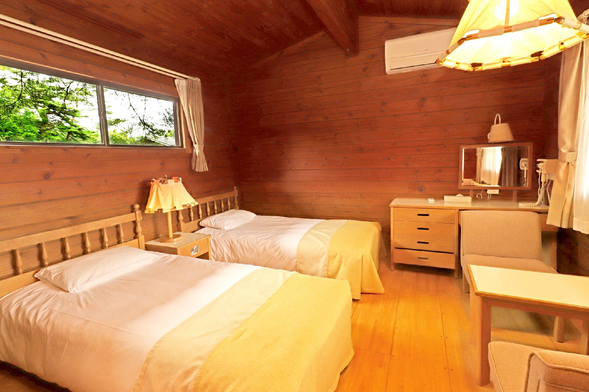 West, Cottage, 4 Beds, Smoking