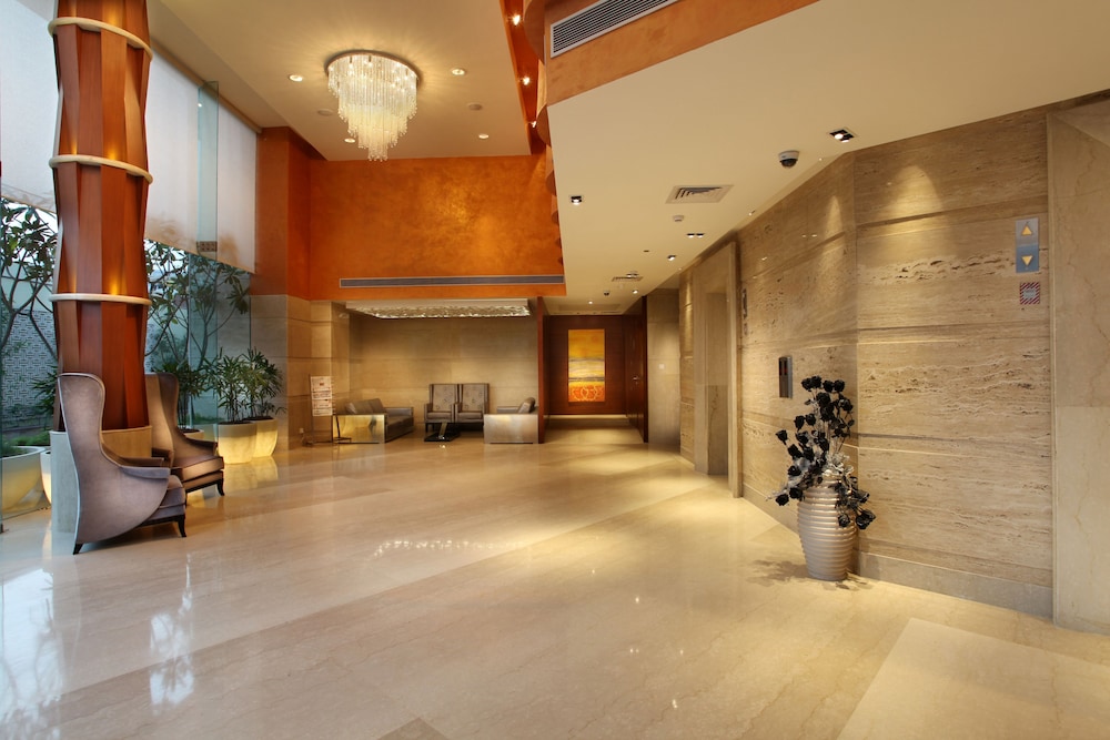 Mahagun Sarovar Portico Suites 4/38