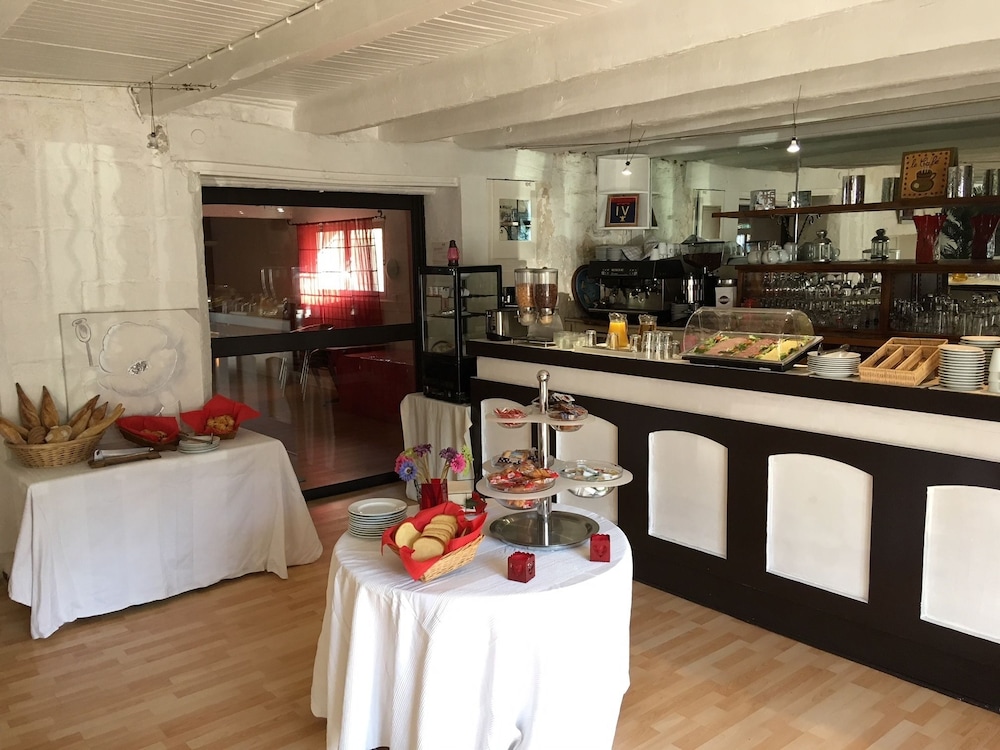 HOSTELLERIE DE LA SOURCE 42/49