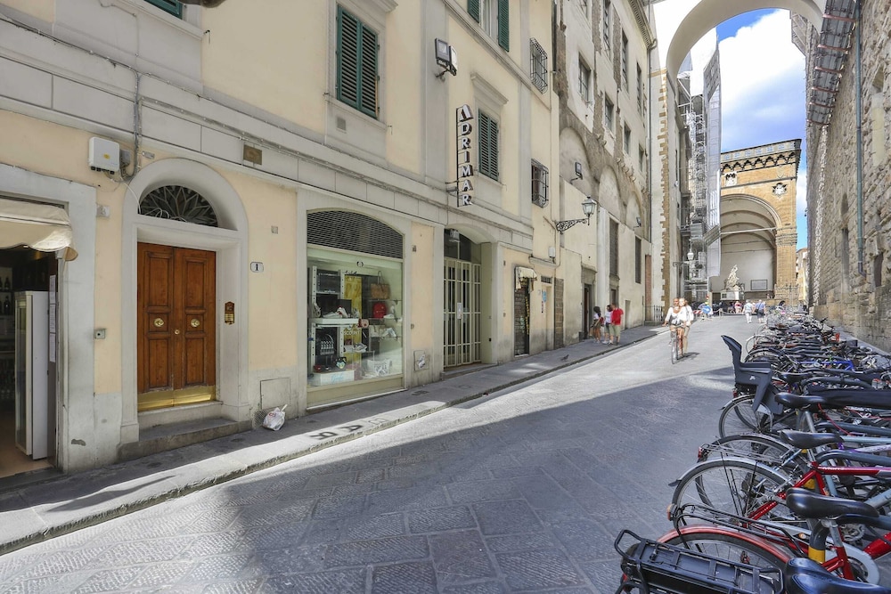Lullaby Suite Near Palazzo Vecchio and Piazza Signoria-hosted by Sweetstay 11/19
