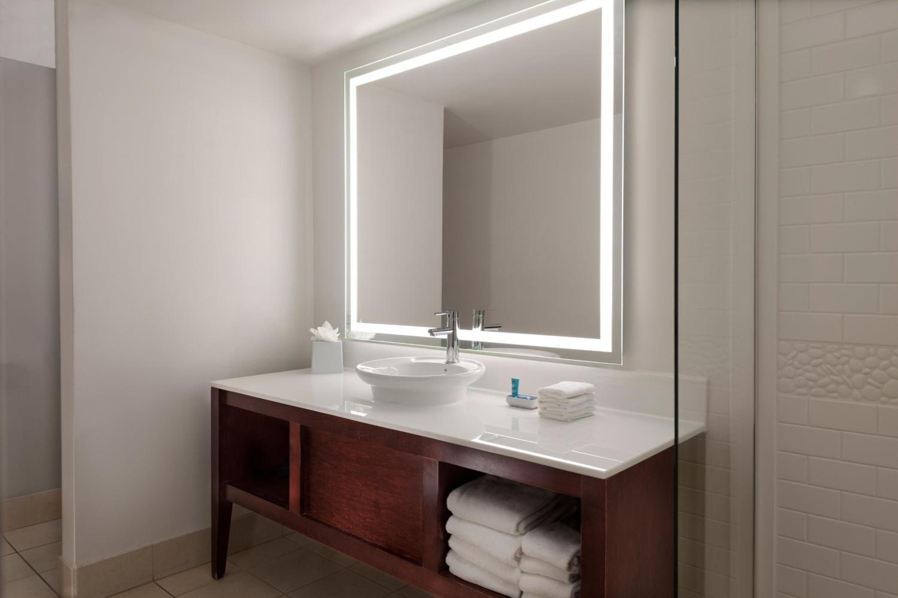 1 Bedroom, Savvy, Studio, Suite, 2 Queen Beds, Sofa، Aloft Nashville West End 7/7
