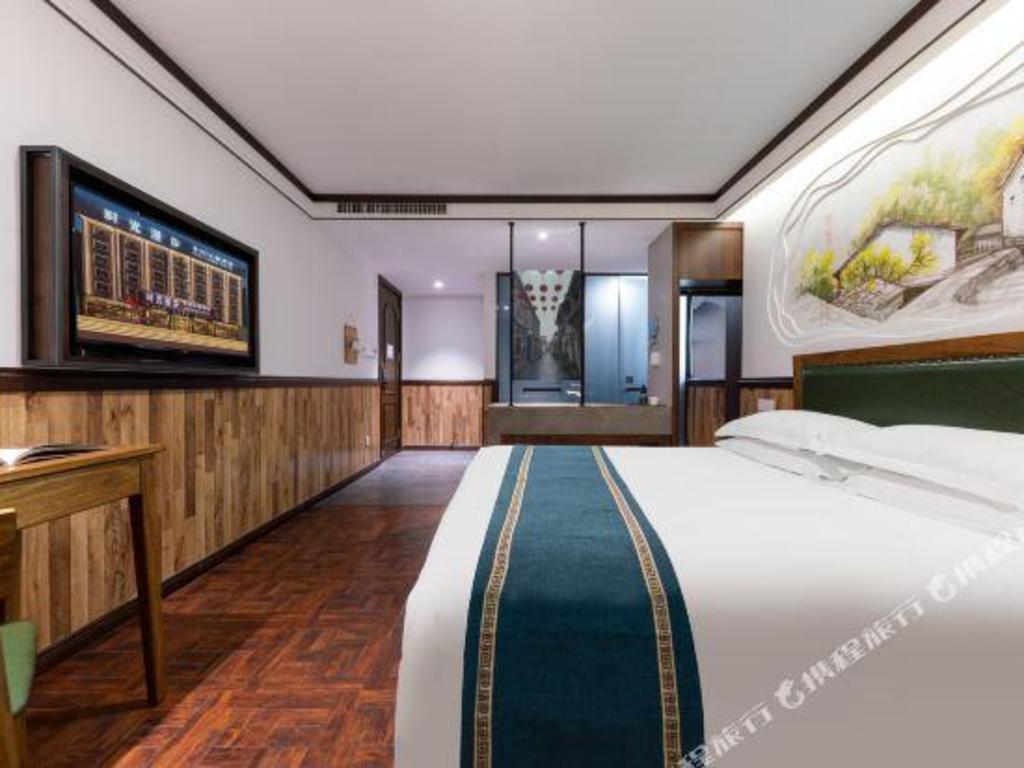 Boutique, Queen Bed