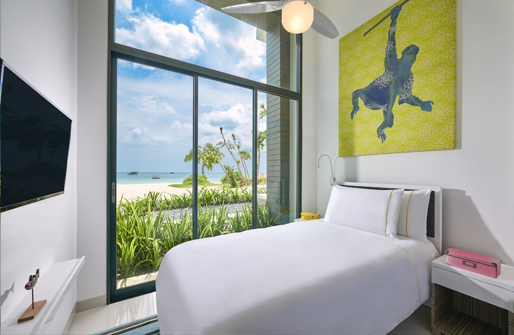 2 BEDROOMS, LOFT, QUEEN BED, OCEAN VIEW