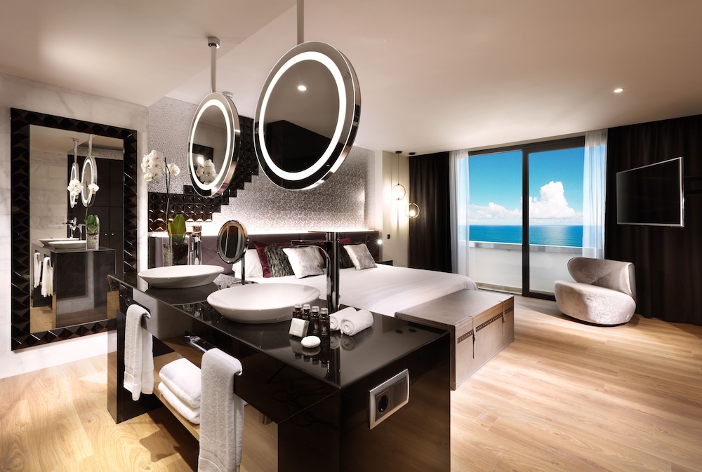 Hard Rock Hotel Tenerife 47/82