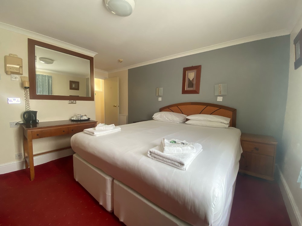 The Beach Hotel 7/48