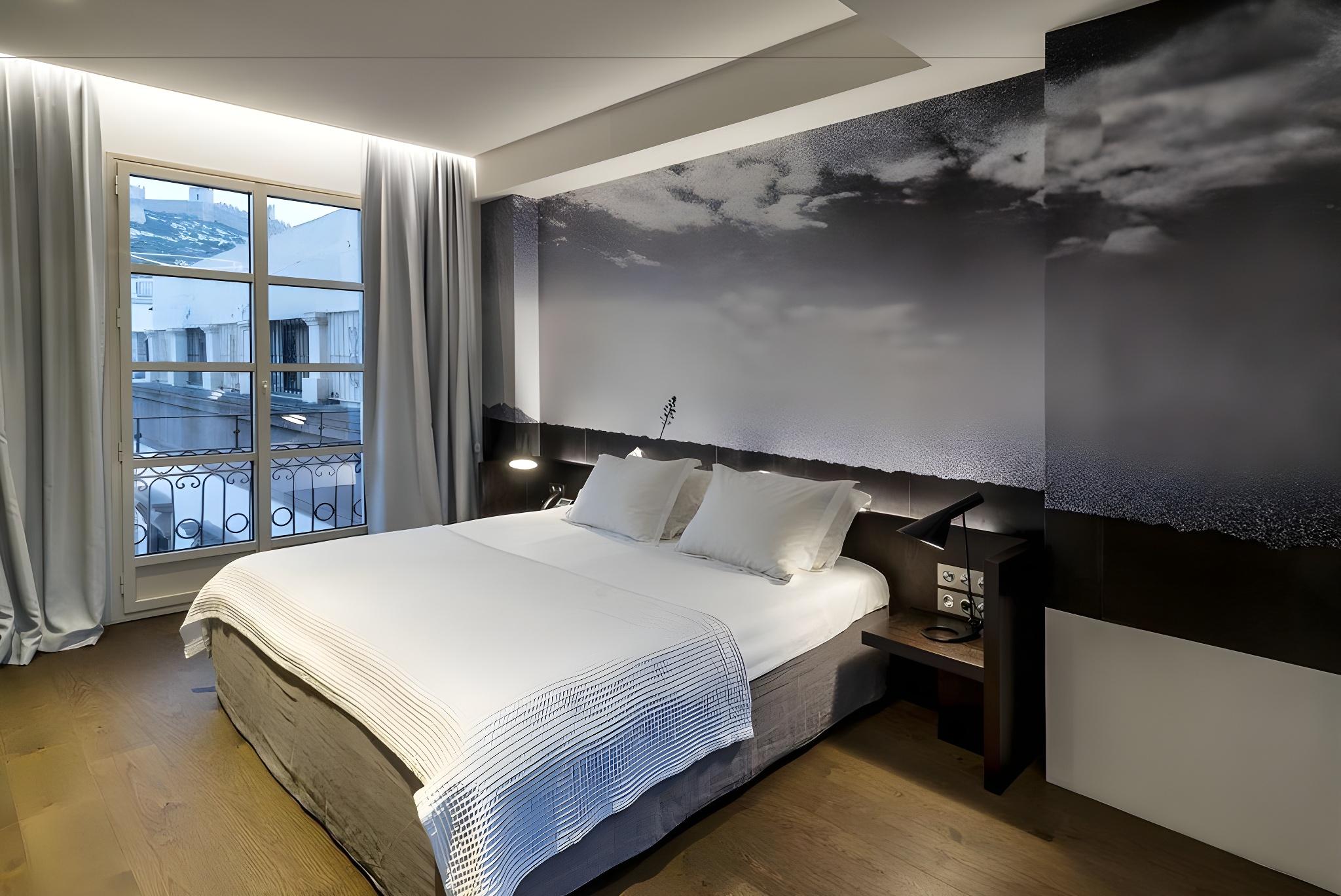 Suite, Single, Square View, Bathtub
