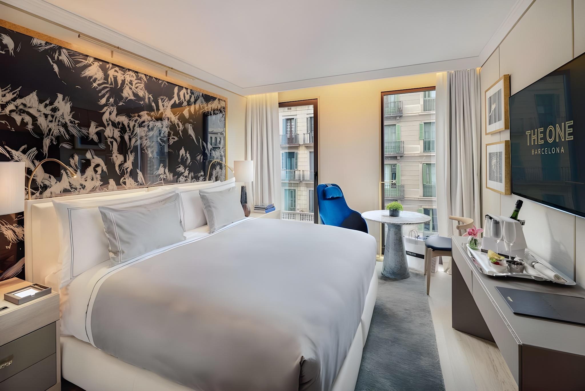 Barcelona, Classic, Single, King Bed