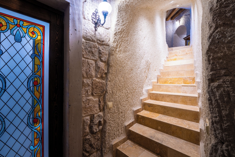 Tulip Cave Suites 20/48
