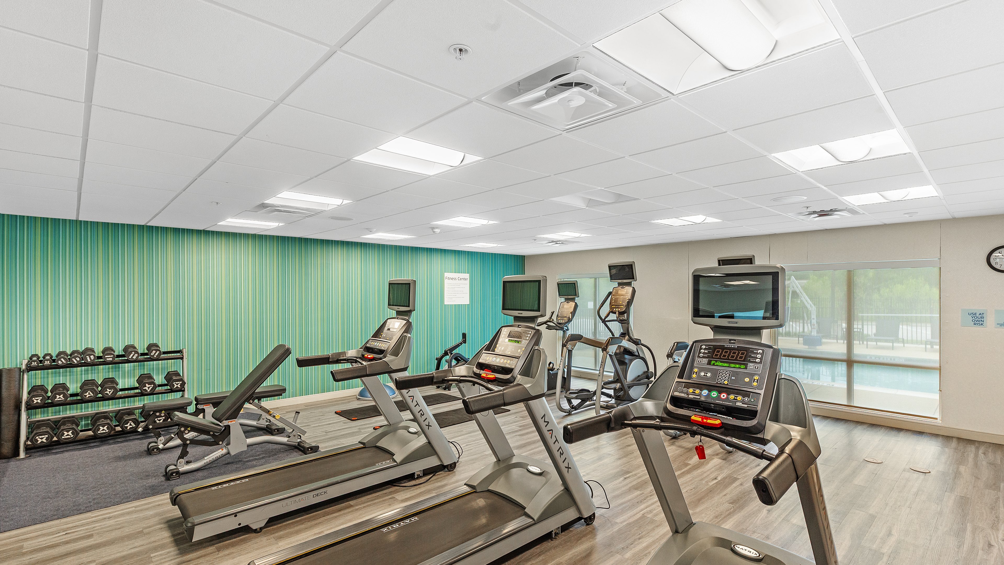 Holiday Inn Express Suites Mobile University Area 20/33