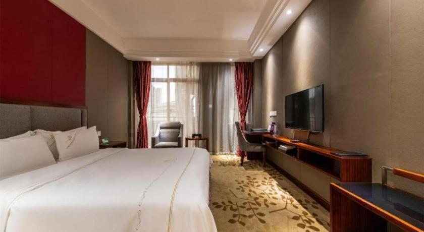 Foshan Emperor Hotel 12/69