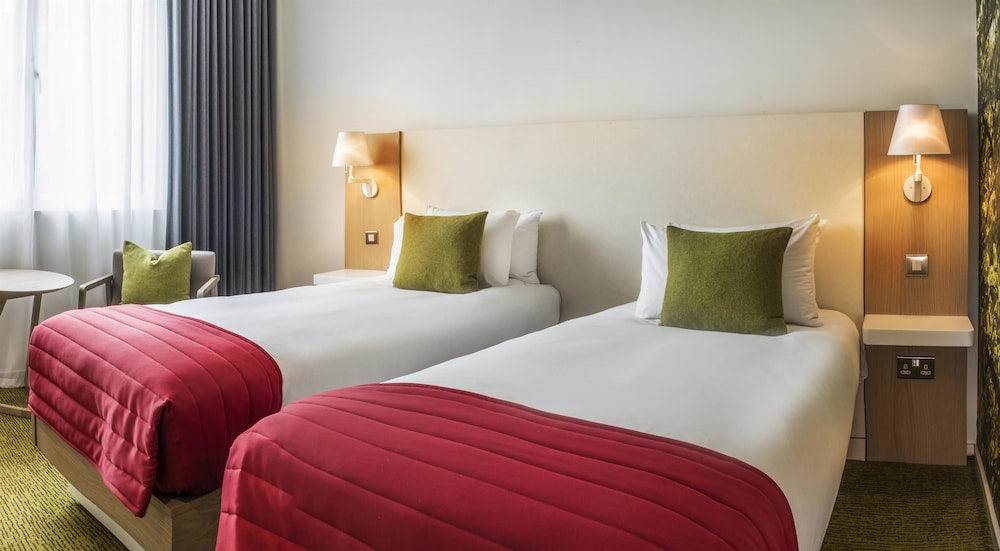 ROOM, TWIN BEDS