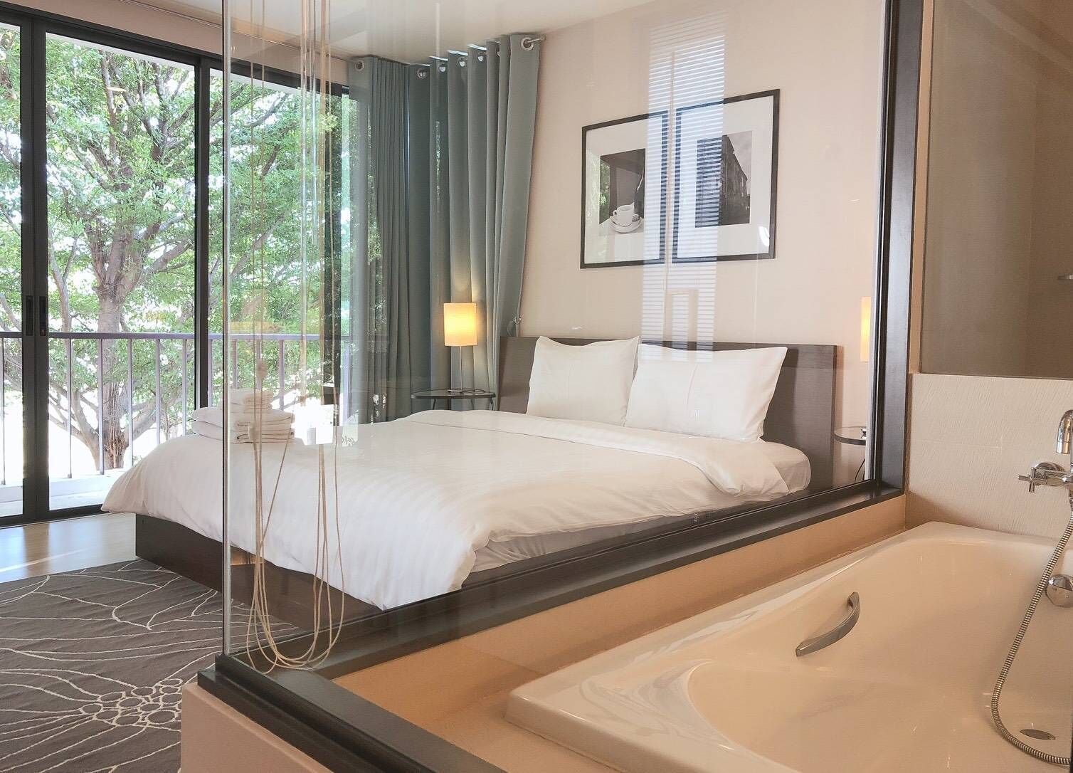 1 BEDROOM, SUITE