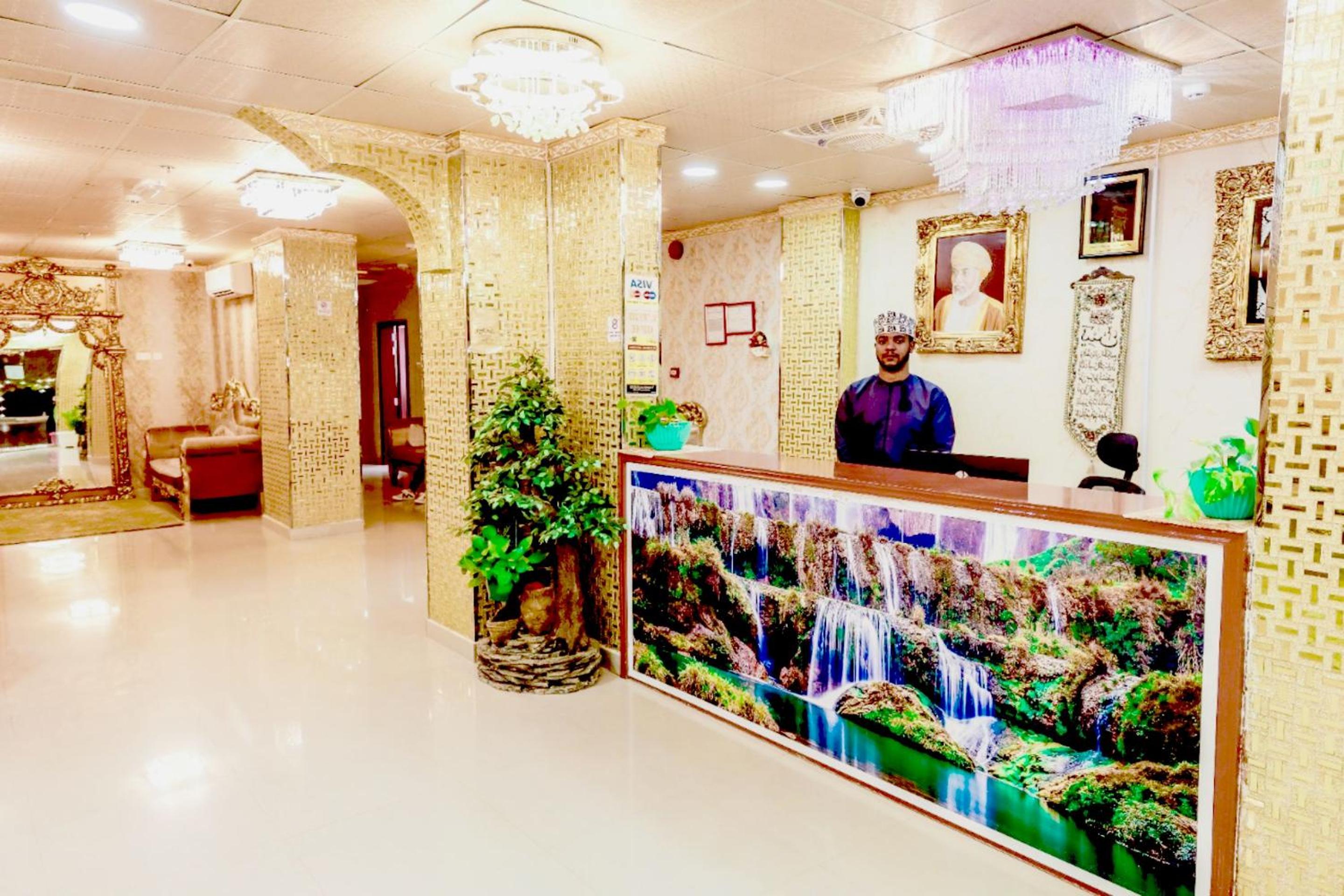 Capital O 141 Golden Rays Hotel 6/32